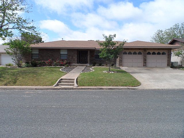 1st image of 105 Glenmoor Dr