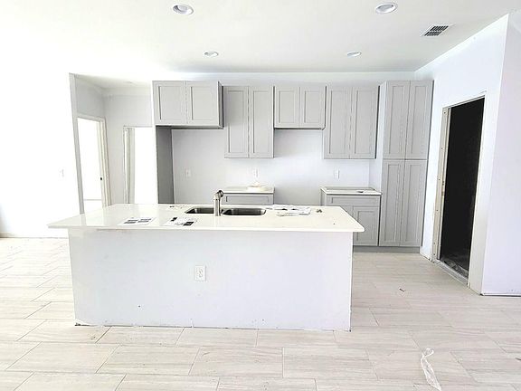 5th image of 1010 Milwaukee Blvd