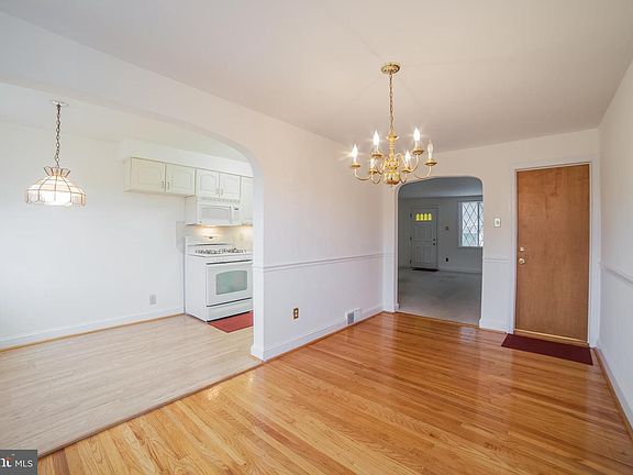 5th image of 1027 Oakwood Dr