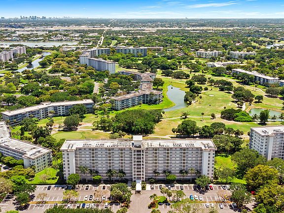 2nd image of 3510 Oaks Way #1002
