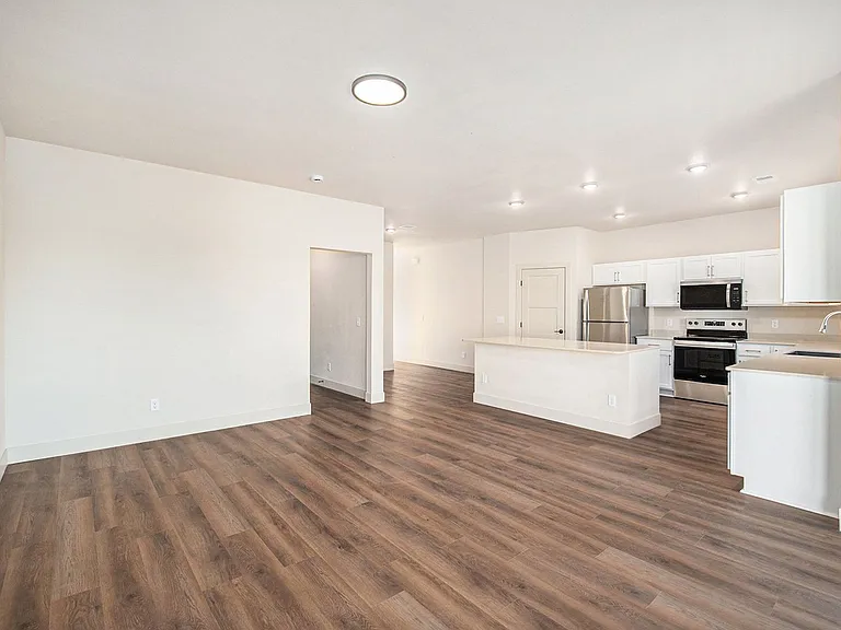 5631-5735 E Revere Dr — Photo 22