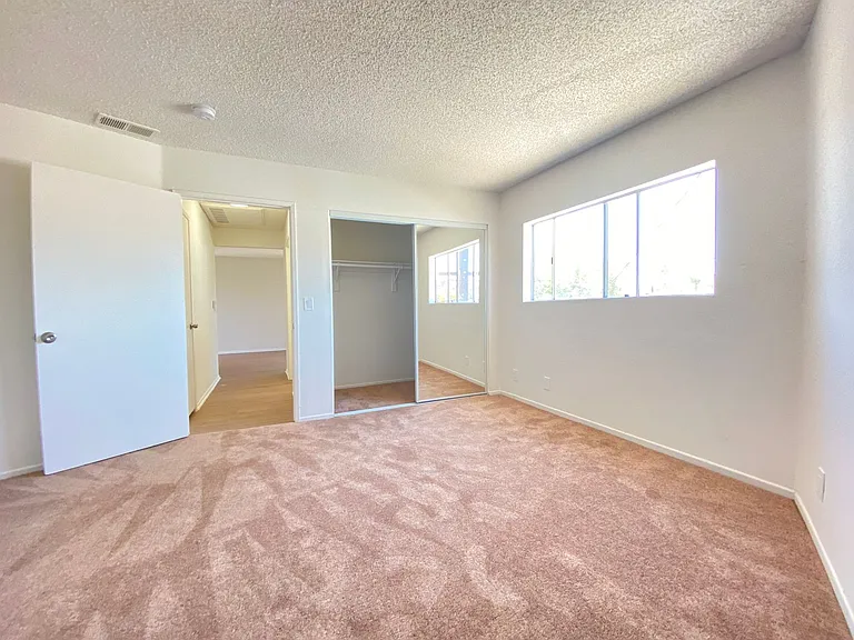 Farmdale Court Apartments — Photo 23