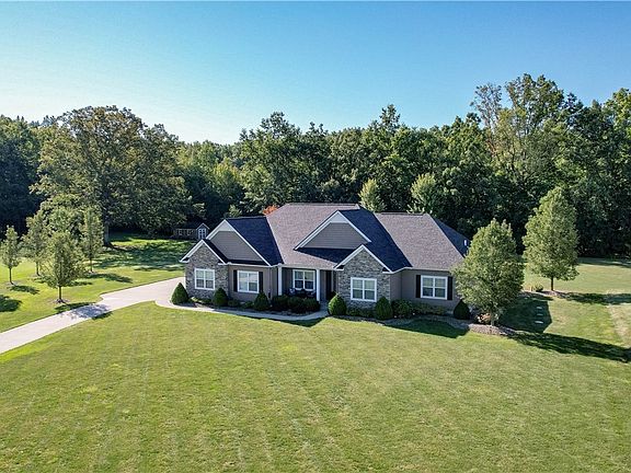 3rd image of 33840 Willow Creek Ct