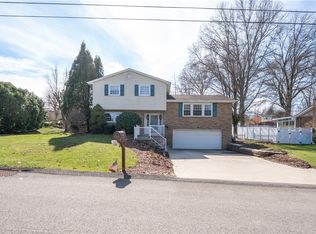 15 Deerfield Dr, Greensburg, PA 15601