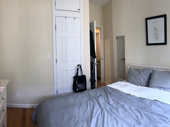 3rd image of 280 E 10th St APT 15