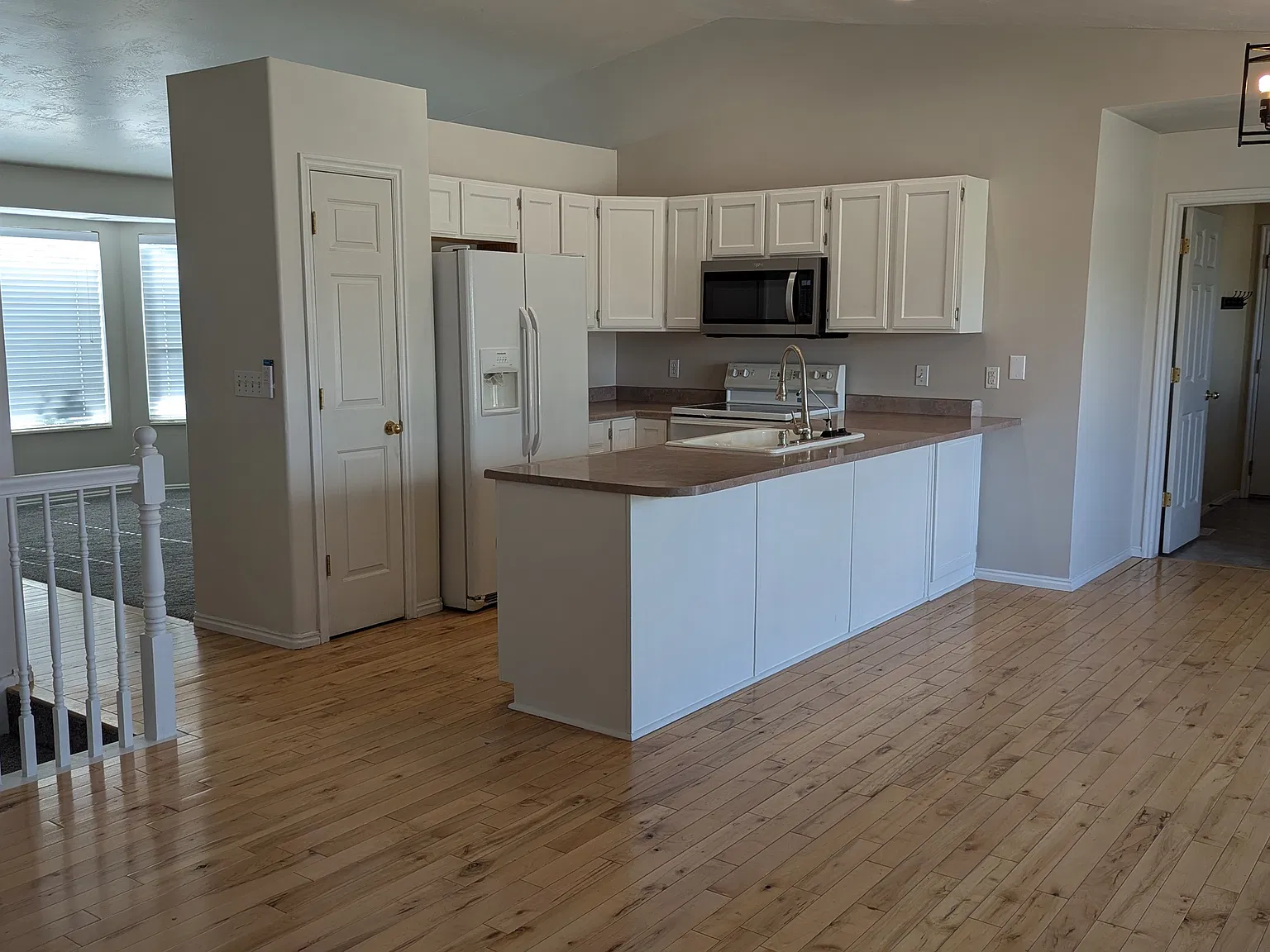 5 bed, 2895 sqft, $2,995 — Photo 3
