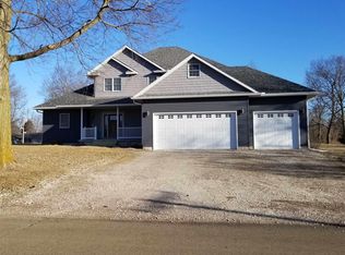 719 13th St, Erie, IL 61250