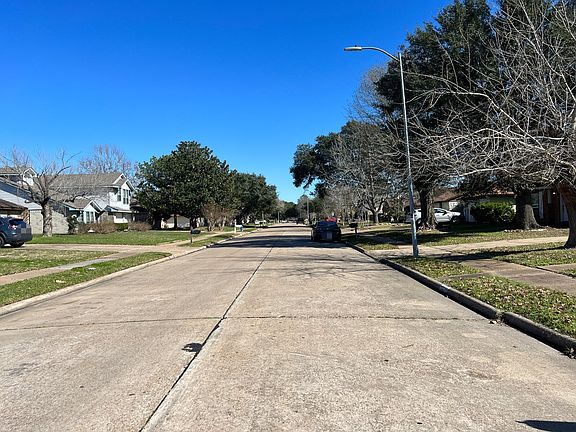 4th image of 15726 Barbarossa Dr
