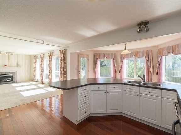 3rd image of 2033 Haddow Dr NW