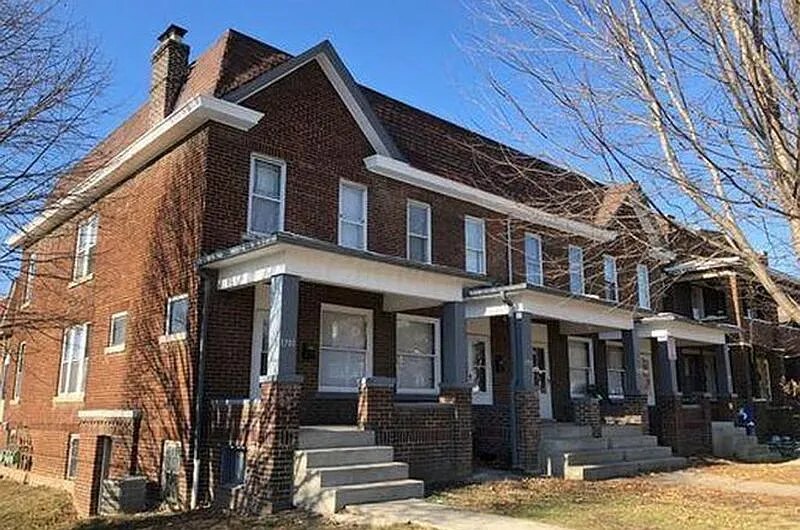 3 bed, 1.5 bath, $2,100 — Photo 2