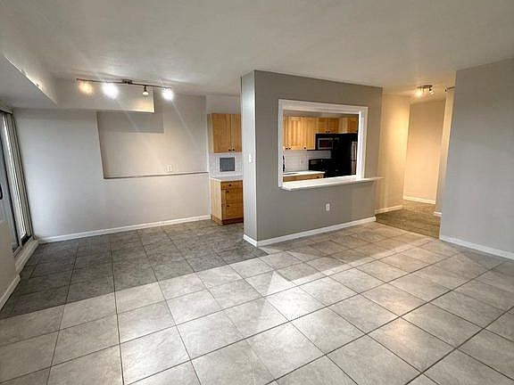 2nd image of 1508 Barclay Towers