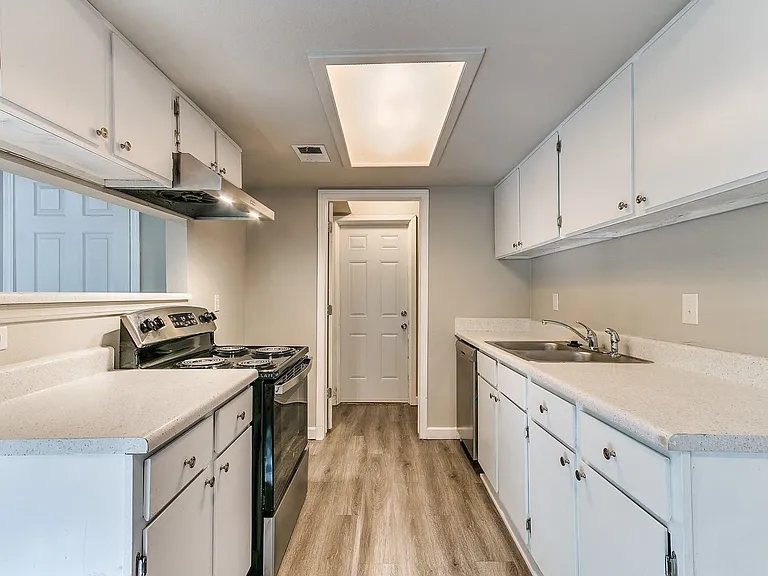 1113 W Fulton St — Photo 11