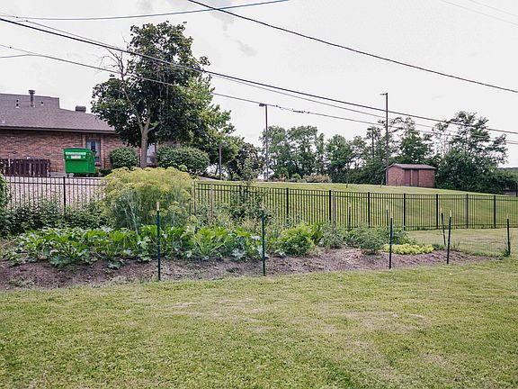 3rd image of 8827 W 131st Pl