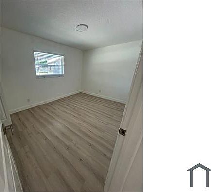 2nd image of 636 Lake Palms Dr