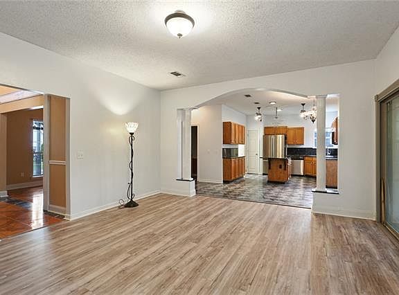 3rd image of 210 Madewood Dr