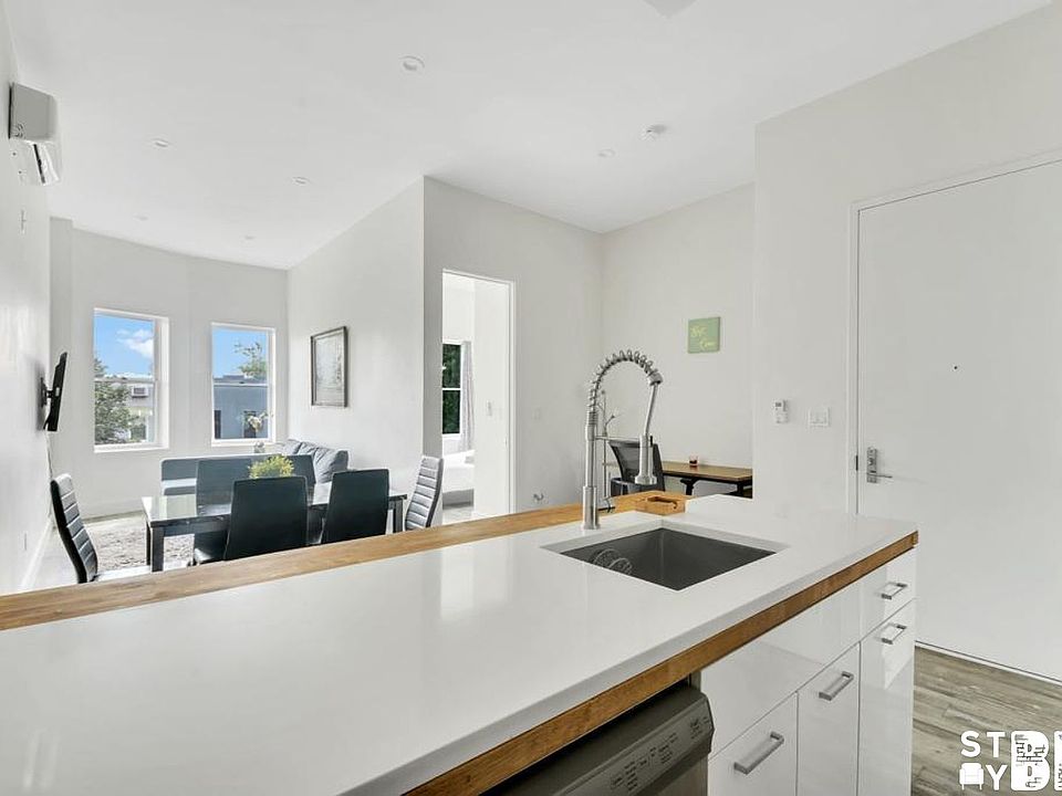 1st image of 2099 Pacific St #2