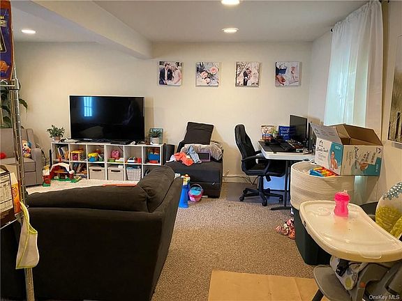 4th image of 3775 Mahopac St