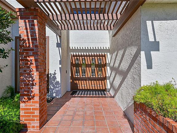 3rd image of 200 Lampwick Cir