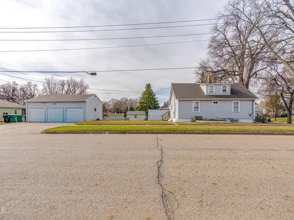 725 N 18th St, Bismarck, ND 58501