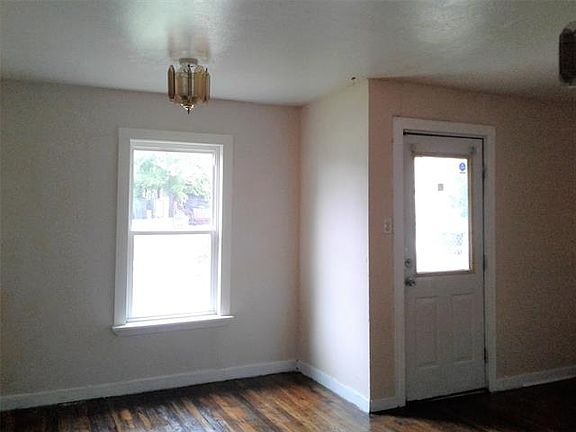 4th image of 2808 Avenue K