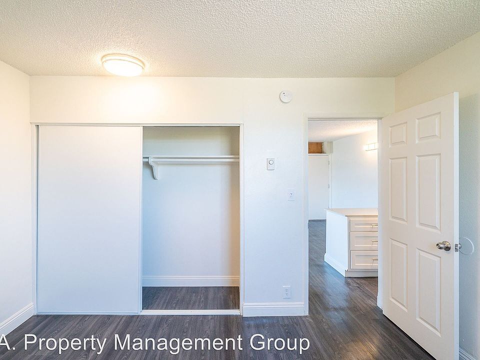 2nd image of 835 W Rosecrans Ave #200