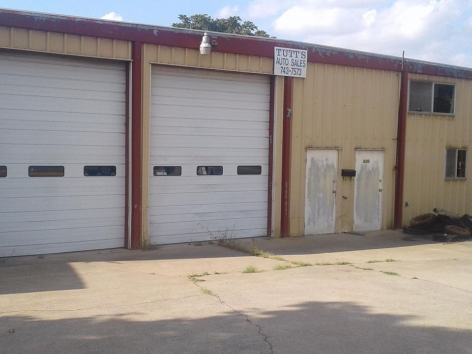 2nd image of 622 W Main St