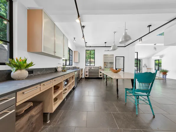 4621 Waldo Avenue image 12 of 18