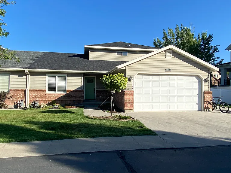635 S Teresa St — Photo 18