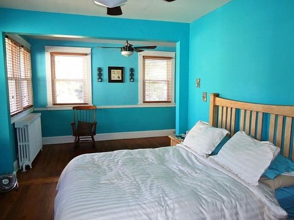 4th image of 3045 Montrose Ave