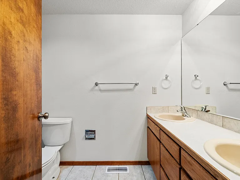 212 Edgewood Dr — Photo 15