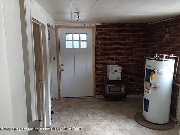 2nd image of 3064 Bay St