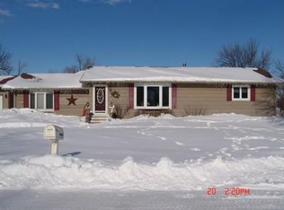 1383 N Frontier Dr, Huron, SD 57350