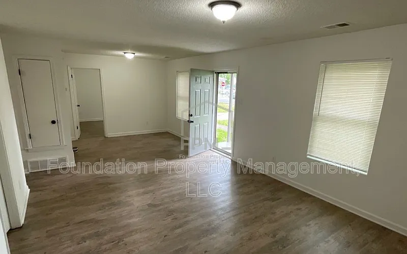 2 bed, 1.0 bath, 975 sqft, $1,025 — Photo 4