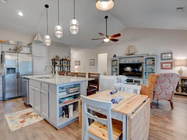 1212 Valley Forge Dr, Charleston, SC 29412