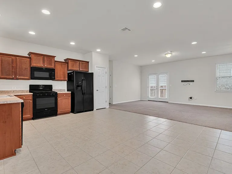 535 Twisted Oaks Ln — Photo 4