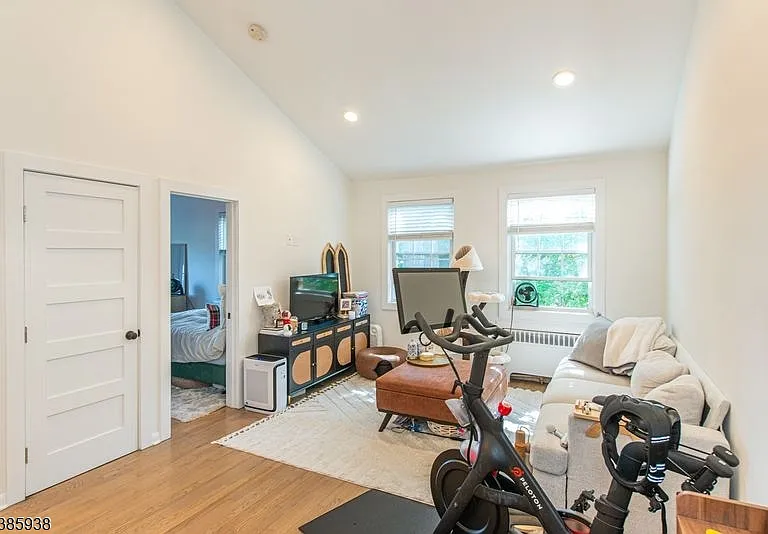 378 Claremont Ave #8 — Photo 3