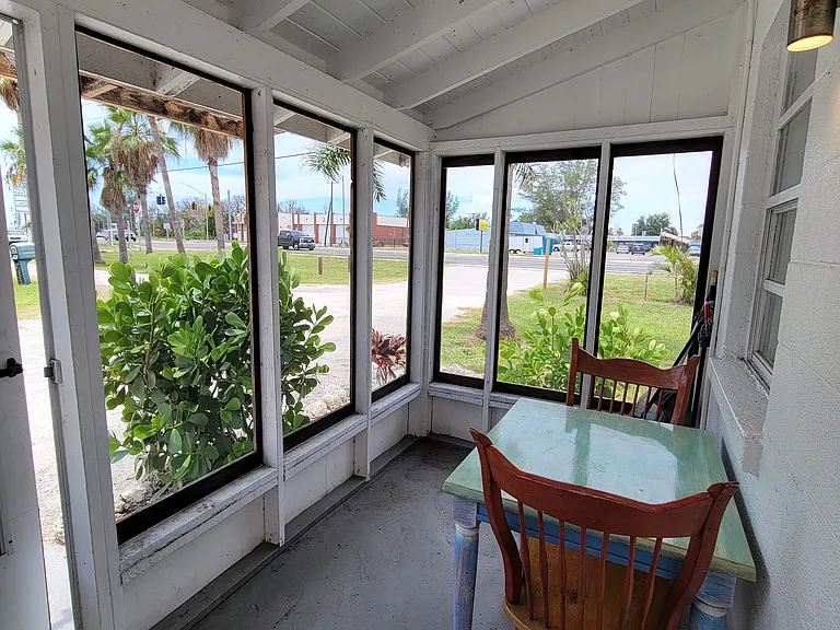 10117 Cortez Rd W — Photo 2