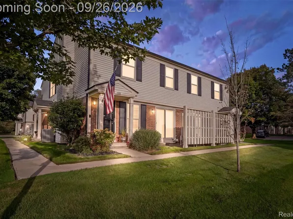 1492 Dover Hl S, Walled Lake, MI 48390