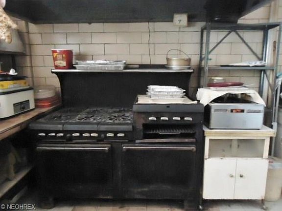 3rd image of 627 S Arlington St