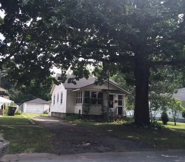 2817 Elkhart St photo 1