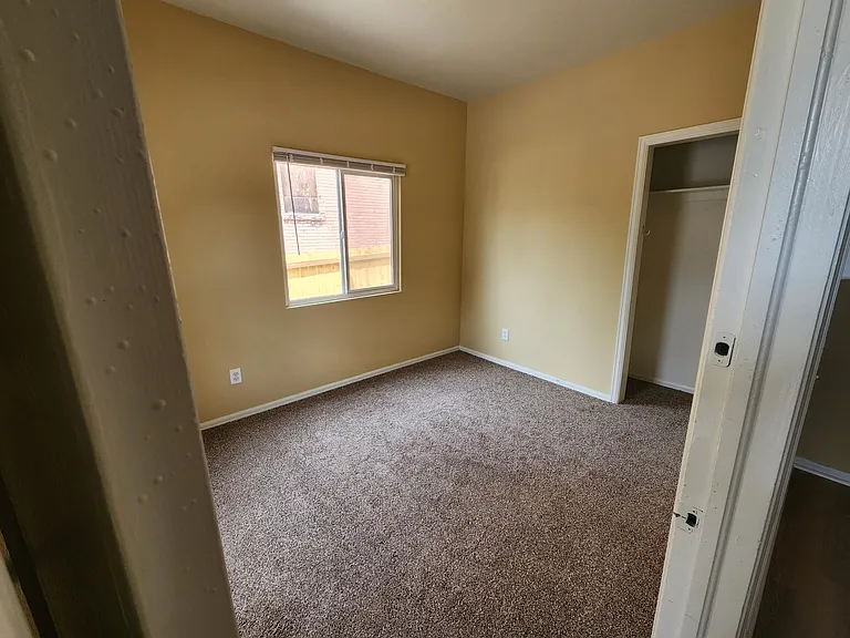 721 E 8th St #1 — Photo 5