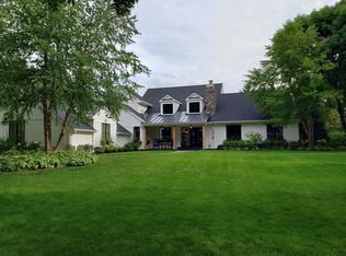 45 W Honeysuckle Rd, Lake Forest, IL 60045