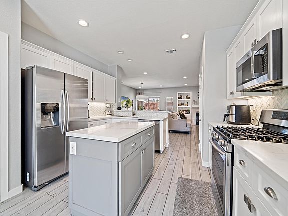 3rd image of 45653 Knightsbridge St