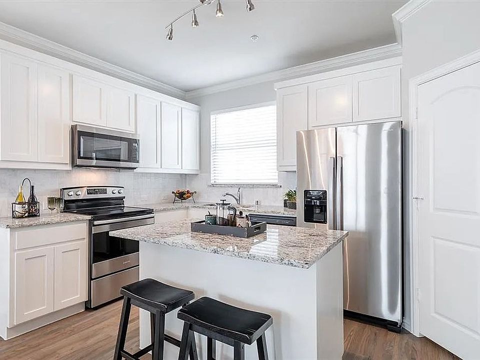 1st image of 301 Lamar St #7