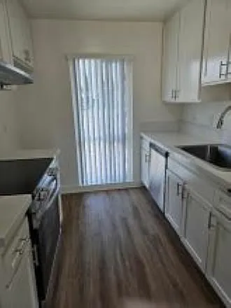 16152 Malaga Ln — Photo 2