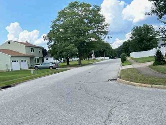 Exterior Neighborhood (street photo)