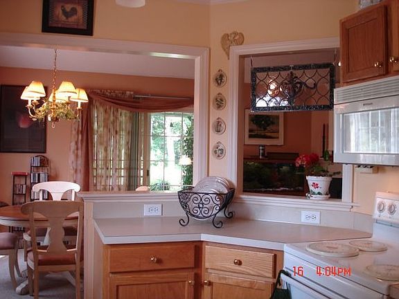 Functional, Spacious Kitchen