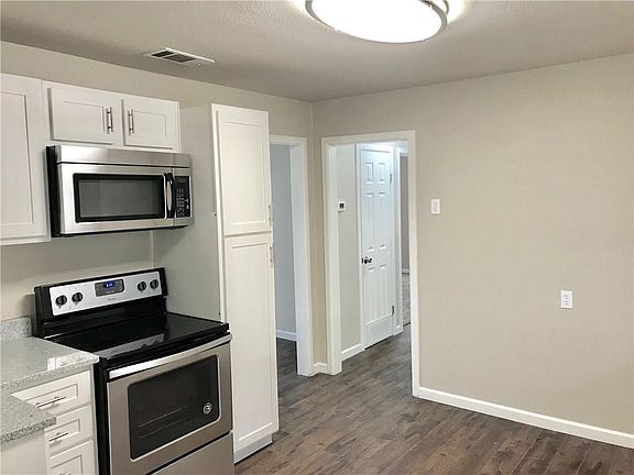 5th image of 306 S Main St