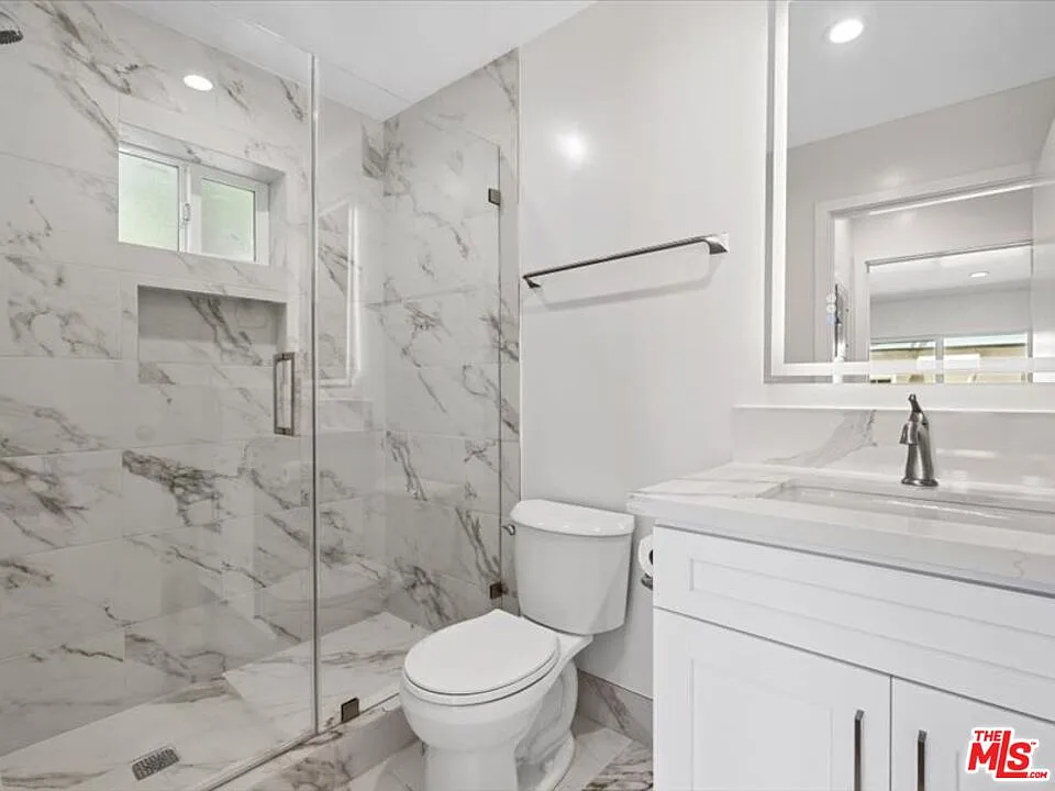 1 bed, 1.0 bath, $2,499 — Photo 2