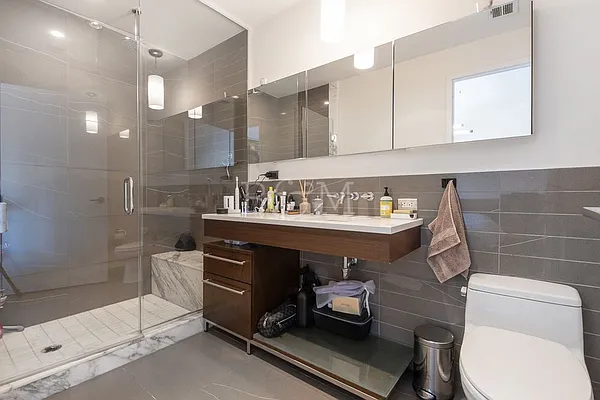 Rented by Brick&Mortar | media 33